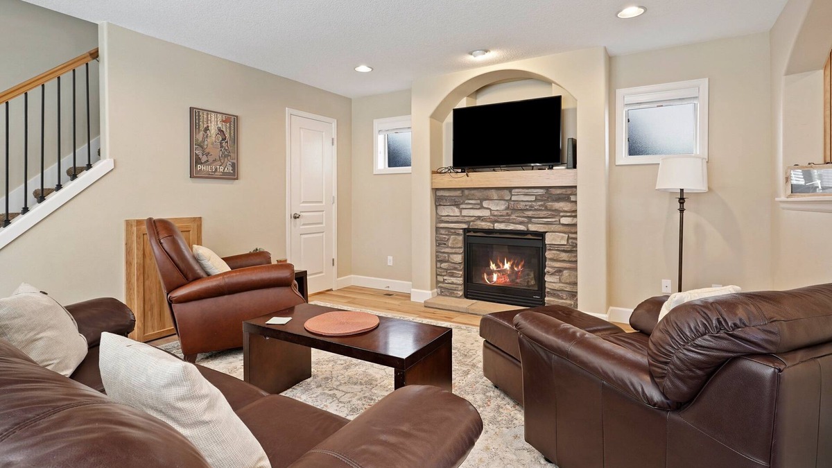 Boyd Acres House | Northwest Bend Convenient Location - private walled deck, AC, light and bright