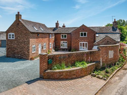 Wollerton House | Northwood Farm Cottage
