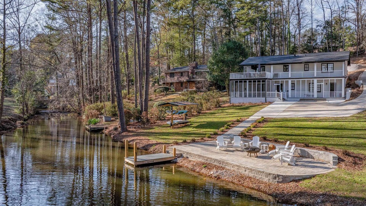 Northport House | Northwood Retreat- 5 BR 4BA- Lake Views- Hot Tub