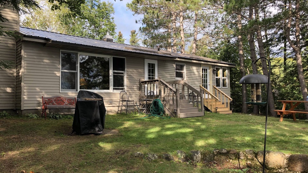 Pickerel Cabin | Northwoods Getaway on Pickerel Lake - Water's Edge Cottage