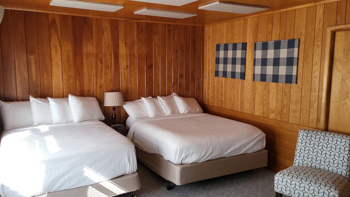 Long Lake Apartment | Northwoods Lodge Hotel Room 2