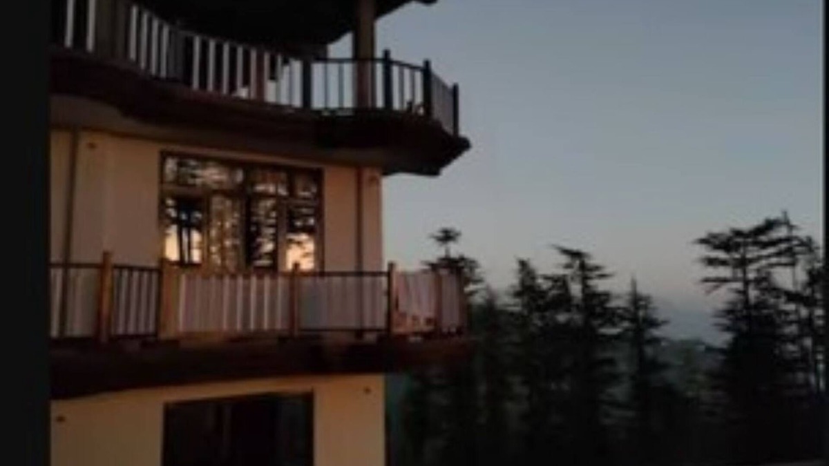 Cheog Hotel | Norvin Homes- King Room with Balcony/breakfast included