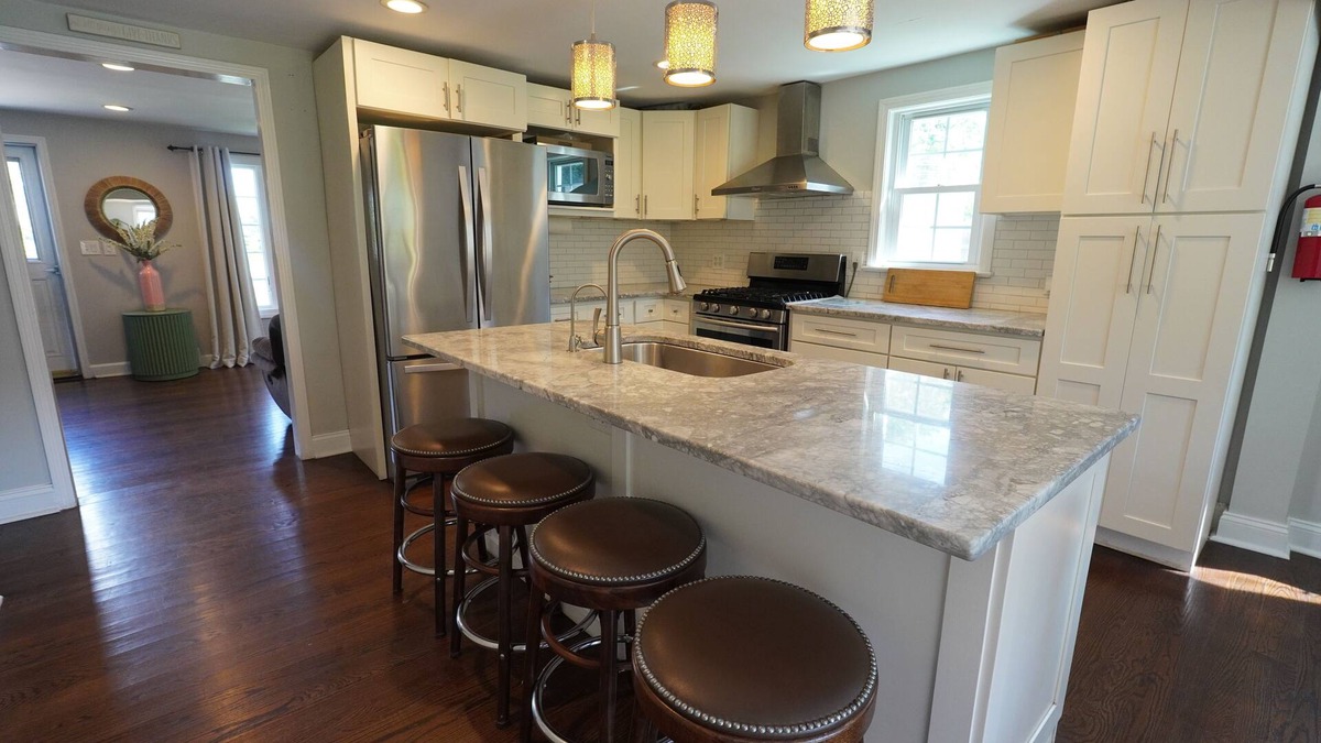 Norwalk House | Norwalk Spacious Stay – Entire House + Fenced Yard + Parking + Laundry + Updated
