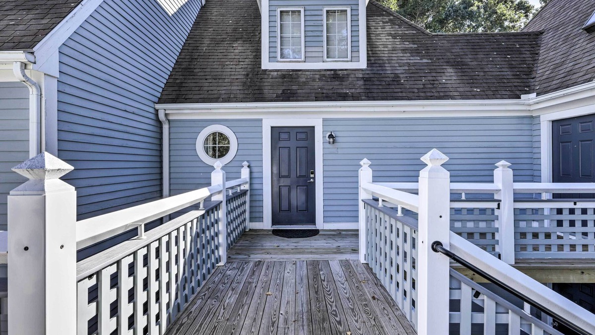 Norwich Apartment | Norwich 'The Villas': Near Mohegan Sun Casino