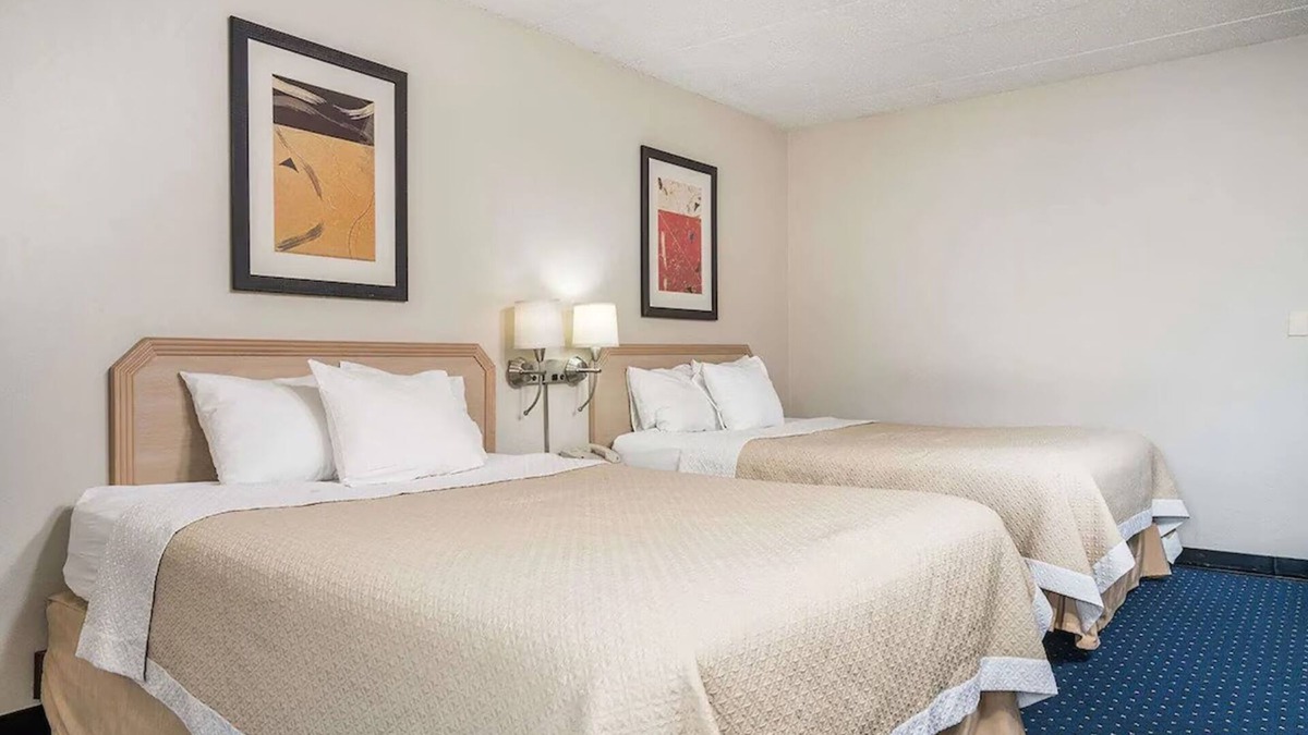 La Crosse Hotel | Norwood Inn and Suites Lacrosse - 2 Queen Bed Non Smoking