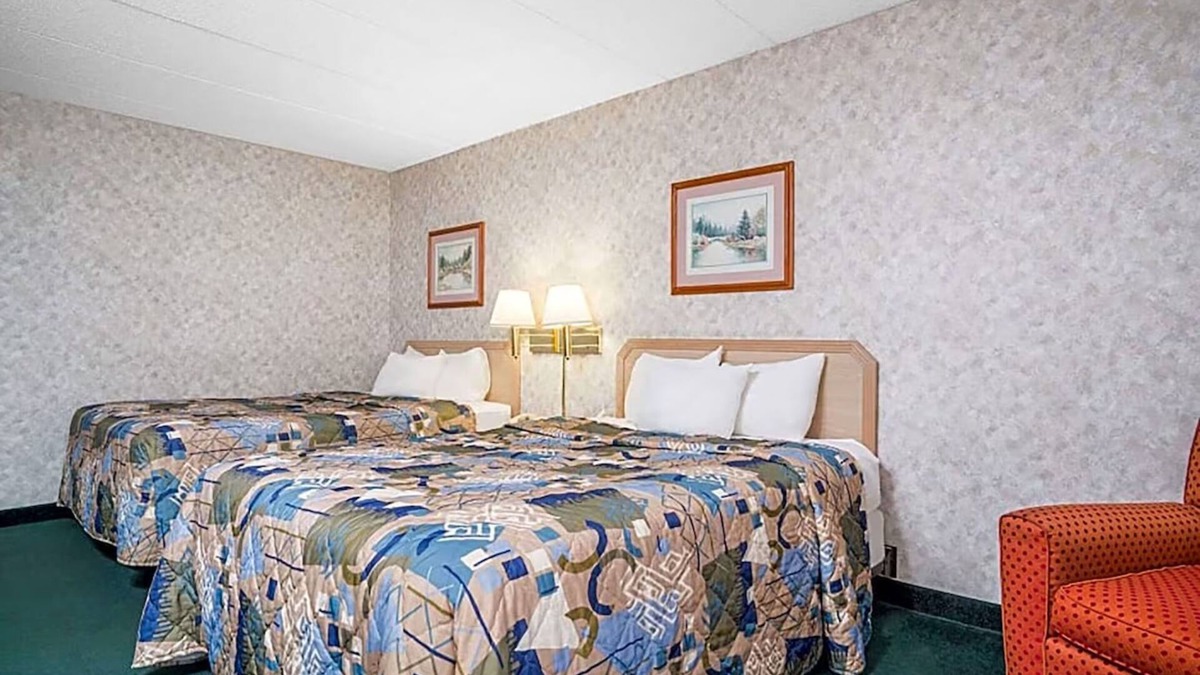 La Crosse Hotel | Norwood Inn and Suites Lacrosse - Standard 2 Queen Bed Non Smoking