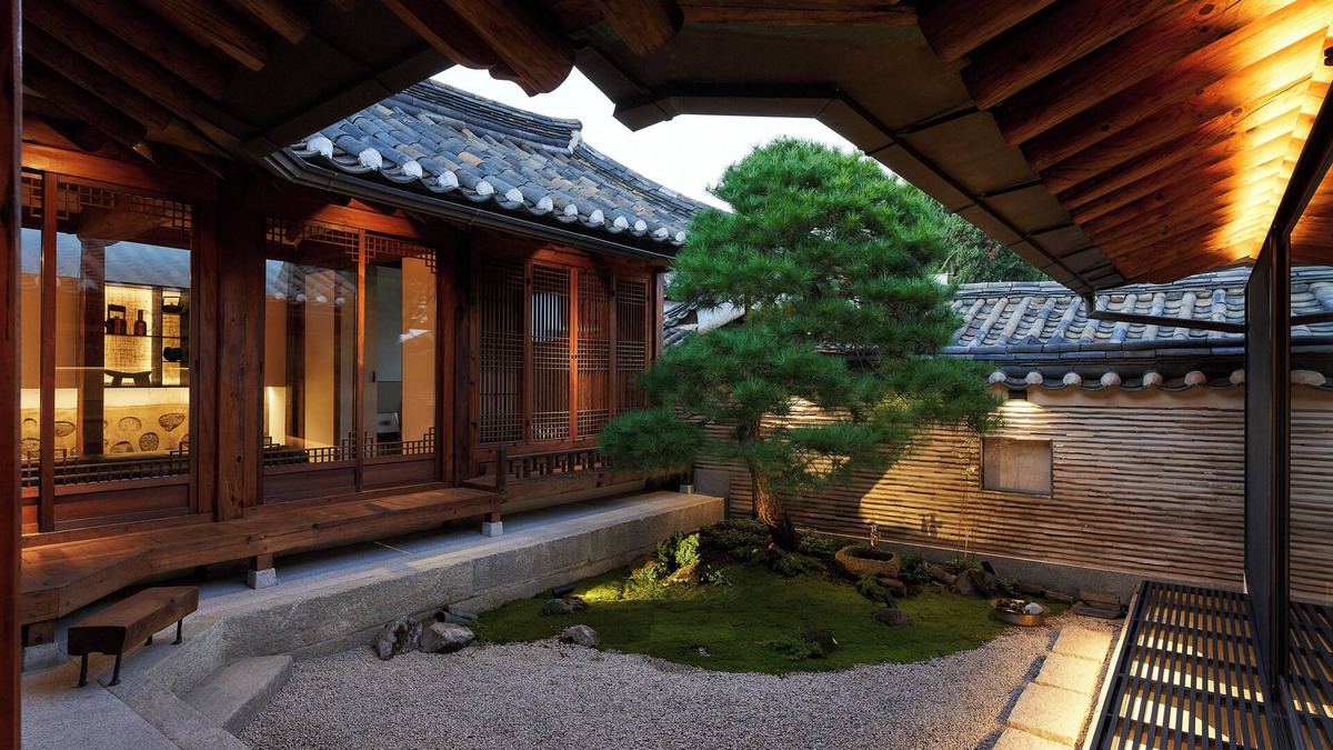 Gahoe-dong Hotel | Nostalgia Hanok Hotel