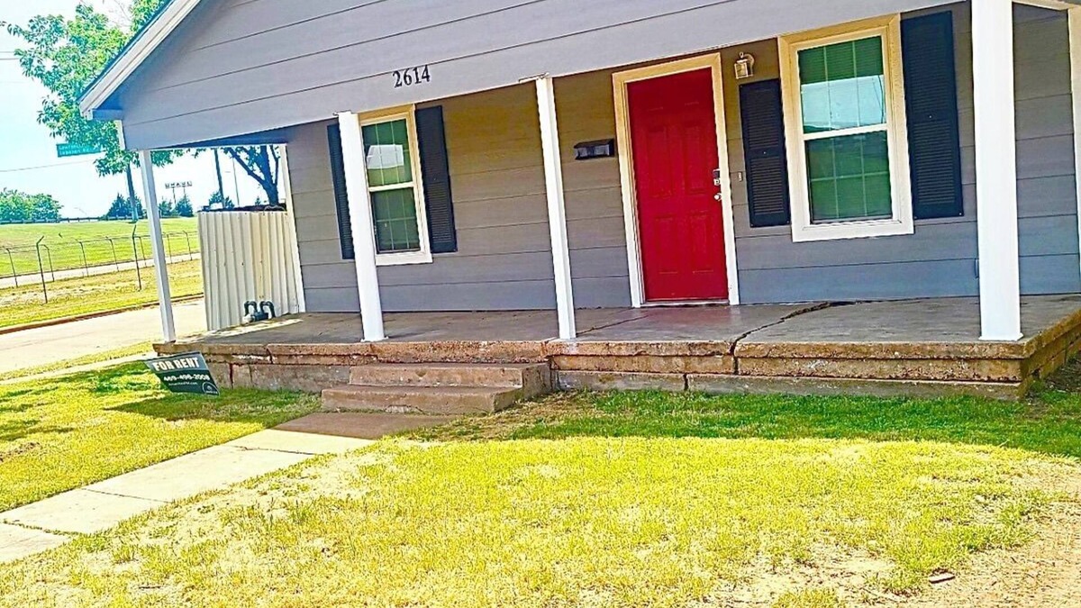 Wichita Falls House | Nostalgic Getaway