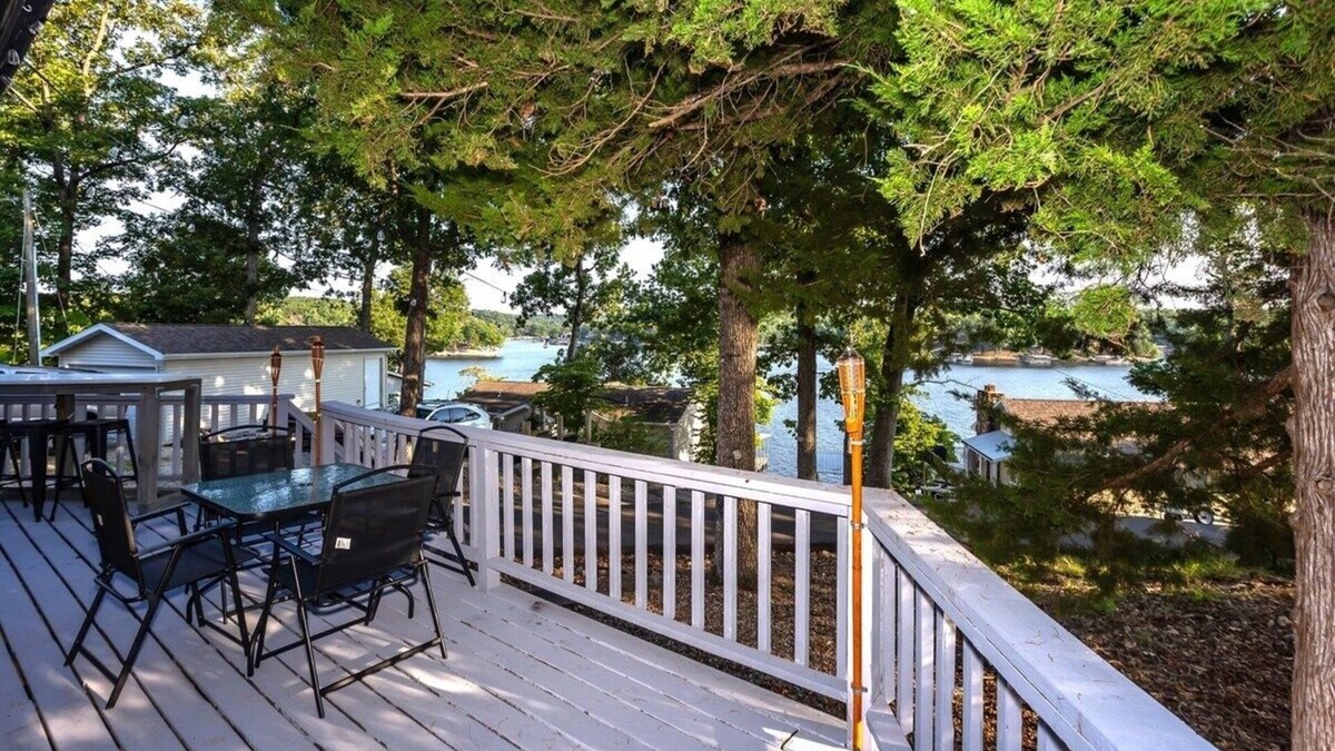 Gravois Mills House | Nostalgic lake home - private dock and sunset view