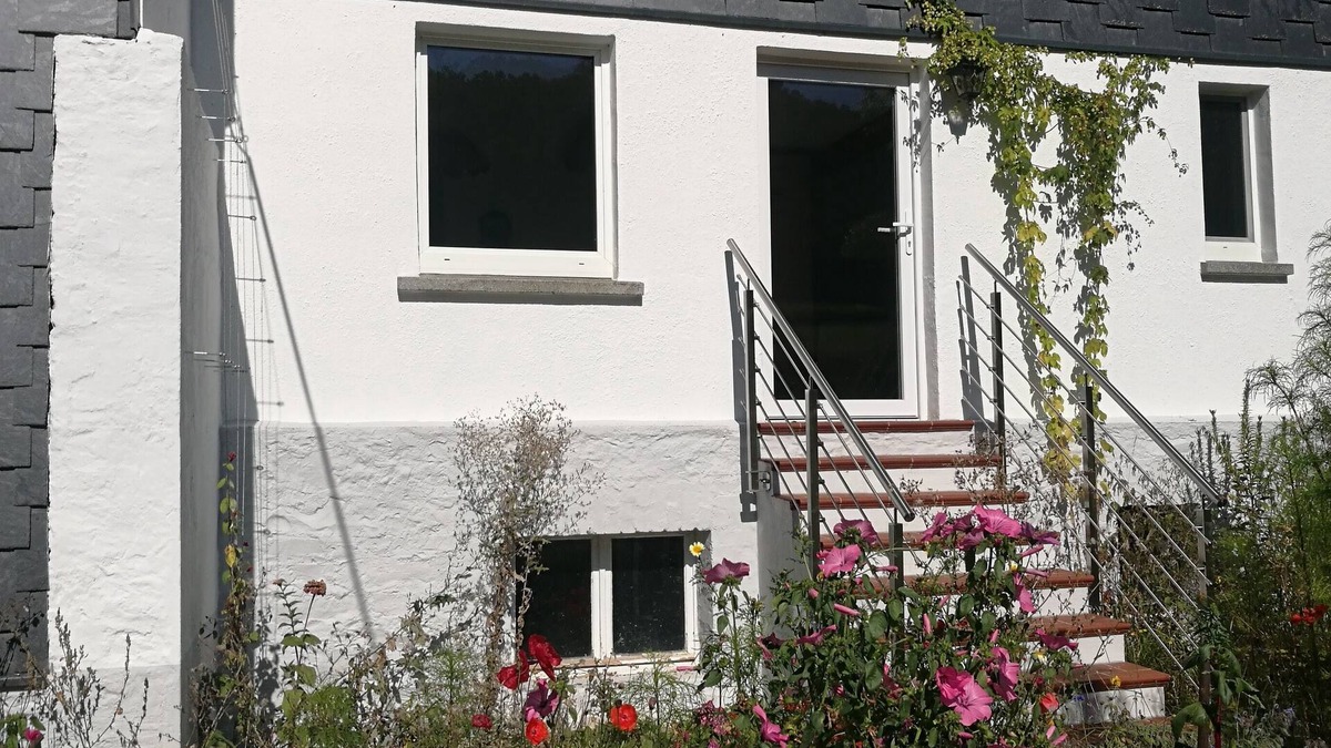 Holzhausen Other | Nostalgic vacation home "Schwalbennest" with donkeys