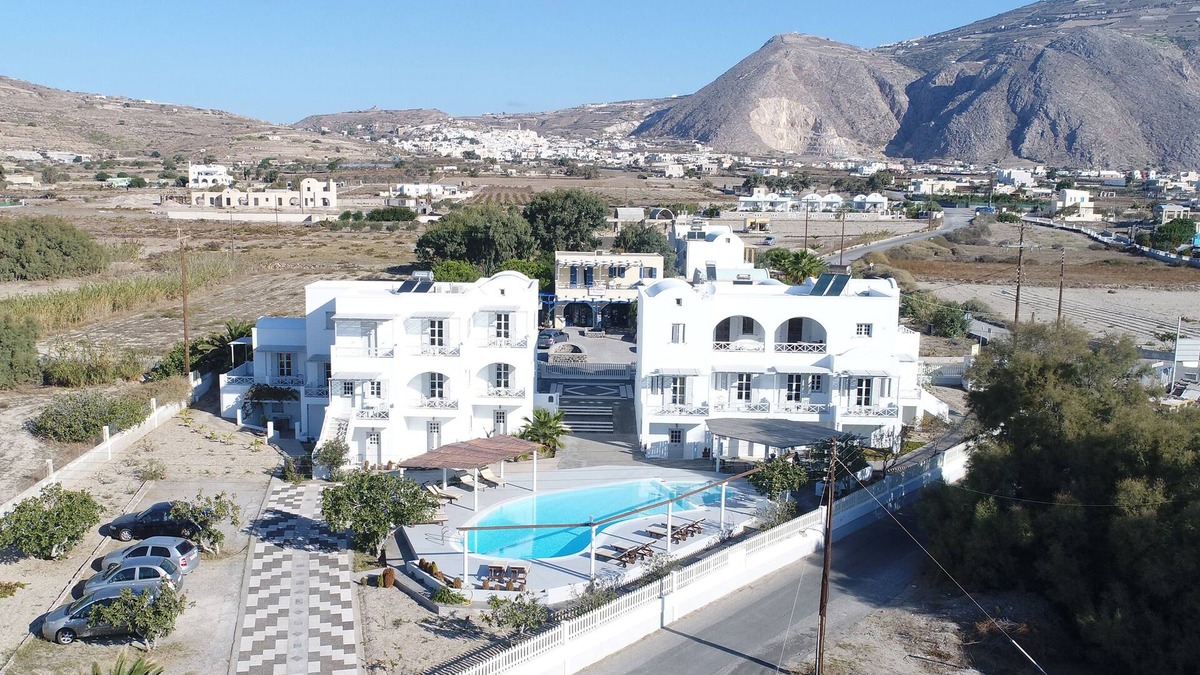 Agios Georgios Hotel | Nostos Studio