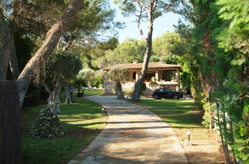 Mal Pas-Bon Aire Villa | Nostra Caseta villa with pool & marina view near beaches