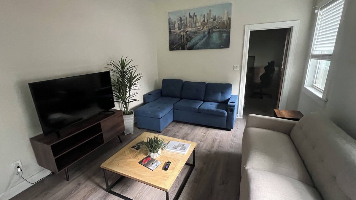 Thompsonville Apartment | NOT a Nightmare of Elm St
