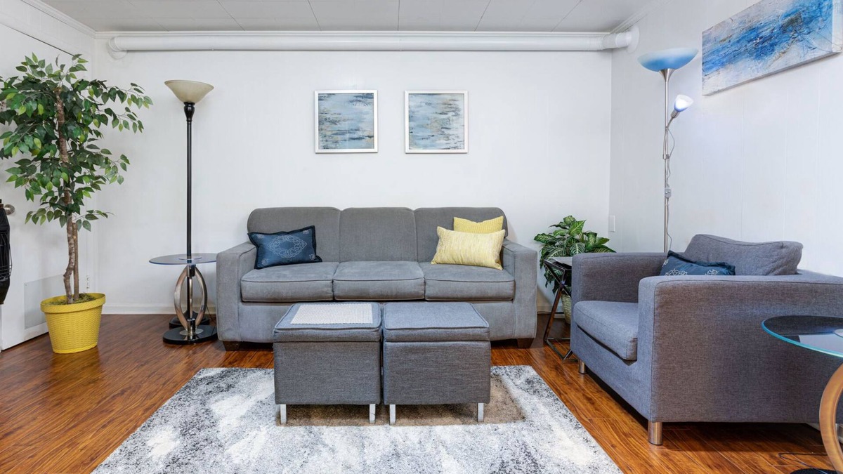 Donelson Apartment | Noteworthy by Opryland. No Stairs Fast Wifi.