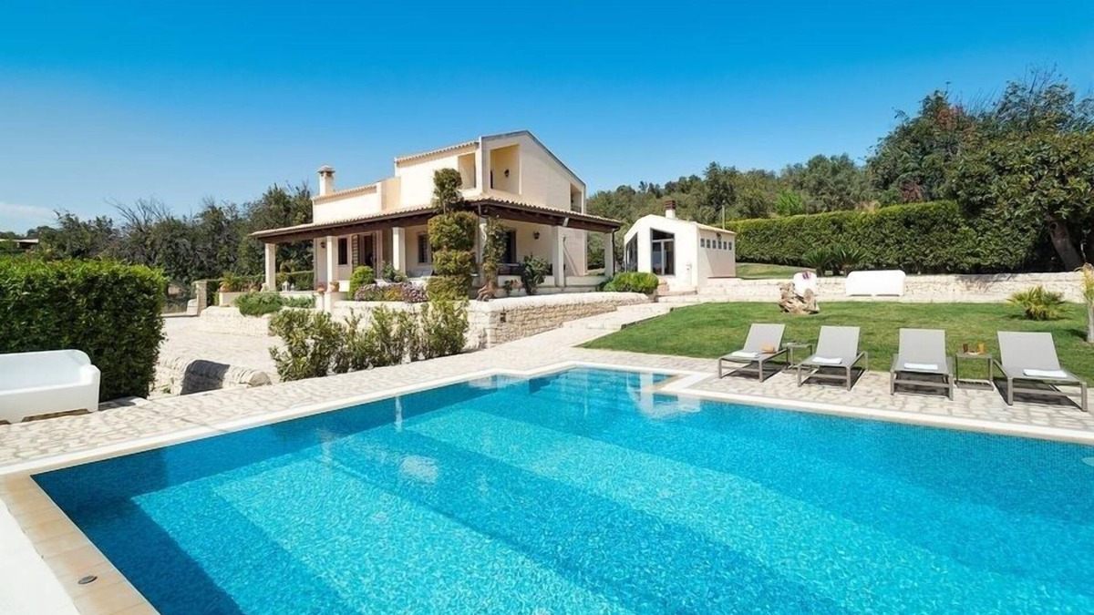 Casale Modica Villa | Noto Sicily villa rental with Pool for holidays