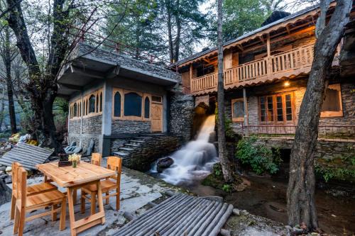Chamba House | NotOnMap - H2O House