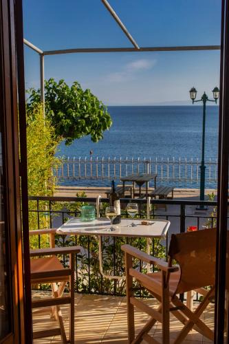 Loutraki Apartment | Notos Sea Front Apartment