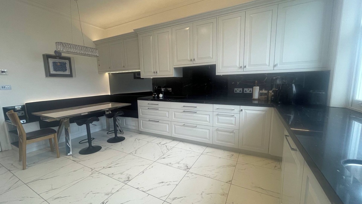 Holland Park Apartment | Notting Hill Luxurious Family Apartment, 4 bed+couch and 3 bathrooms