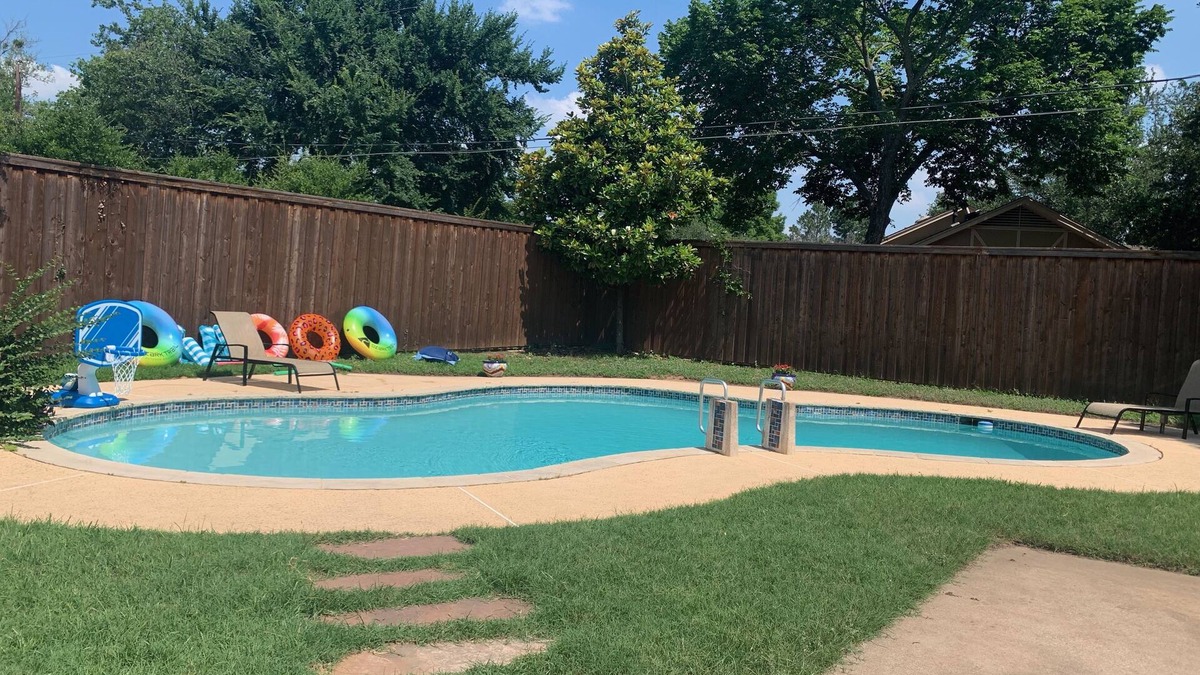 Grand Prairie House | "NOTTINGHAM" * FIRE PIT* POOL * BILLIARDS * GAME ROOM *