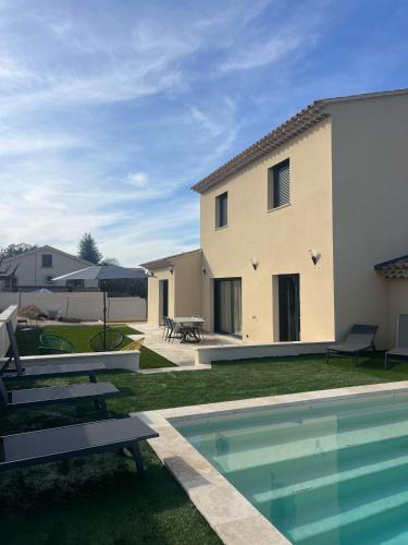 Apt Villa | NOUVEAUTE ! Villa Moderne de 4 chambres, piscine chauffée et vue panoramique