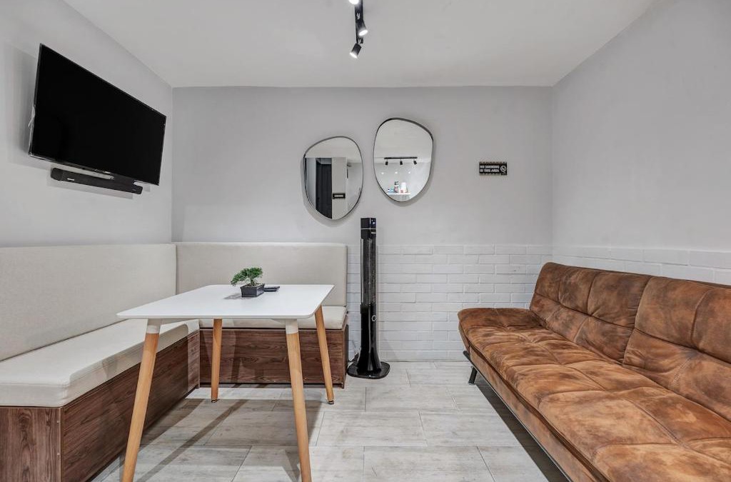 La Florida Apartment | NOWA Gaira Apt Provenza Walkable Area, AC & Balcony facing KarolG club