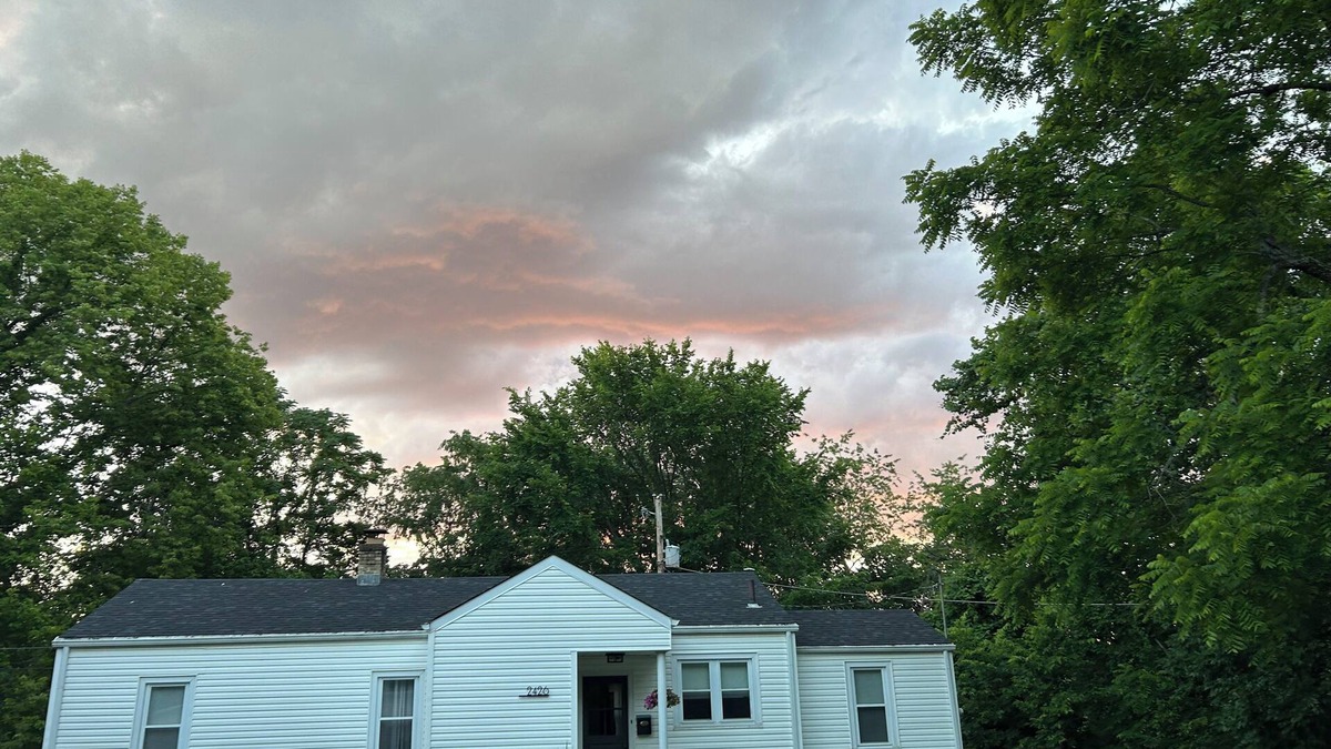 Portsmouth House | nPrivate, wooded, and convenient cottage just blocks from SOMC