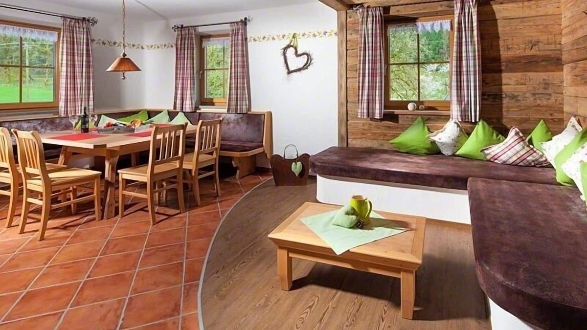 Bischofswiesen Apartment | Nr. 1, Ferienwohnung ca. 100 m², 3 Schlafzimmer, Wohnzimmer, Balkon