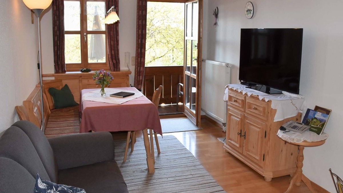 Bad Endorf Apartment | Nr. 5: Ferienwohnung, 40 qm Obergeschoss, 1 separates Schlafzimmer