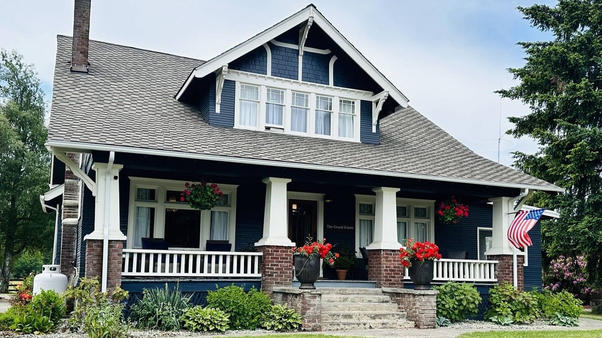 Roy Other | nRenovated farmhouse on 7 ac sleeps 16, hot tub, horses, AC, BBQ, huge kitchen