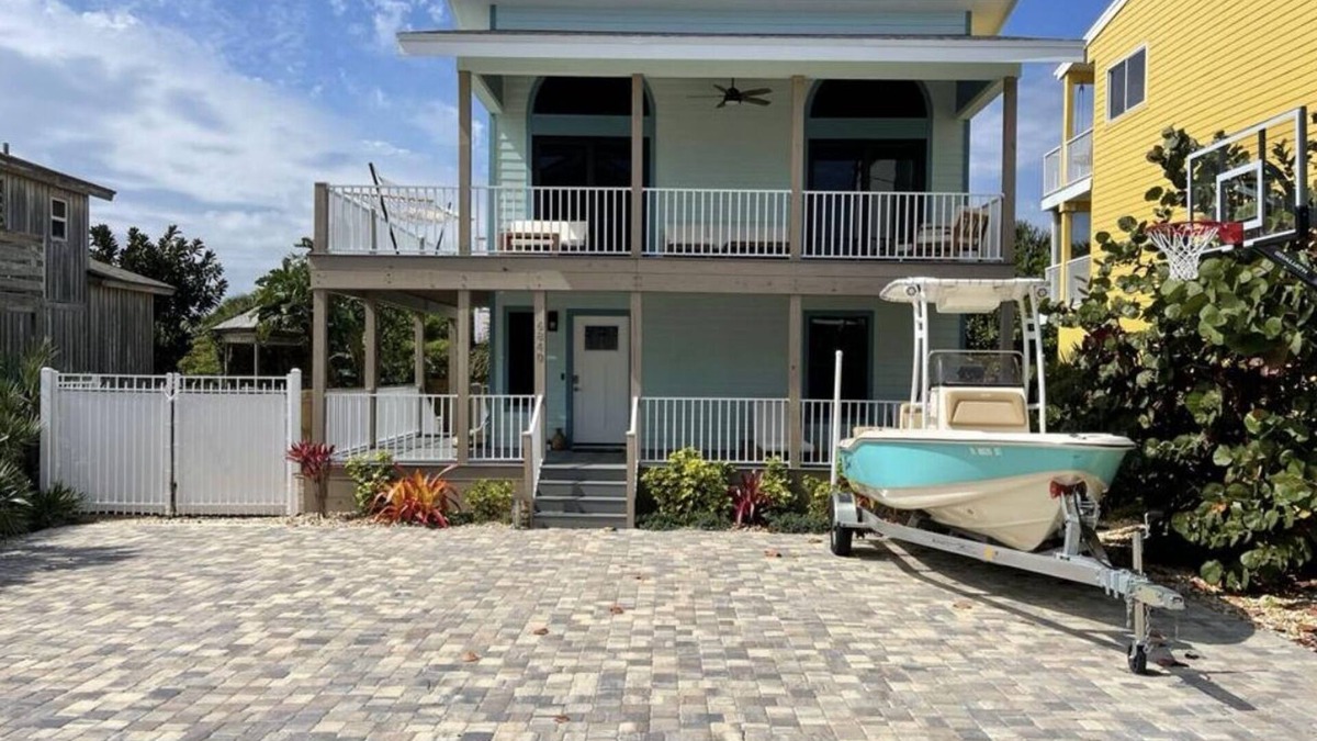Bethune Beach House | NSB HOUSE FULLY REMODELED W/OCEAN VIEWS & TIKI HUT!