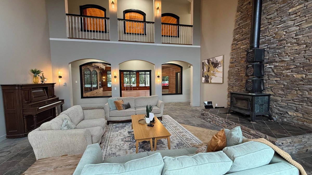 Sedro-Woolley Villa | nSpacious mountain retreat: 10 BR, sauna, gym & ballroom with finished basement.