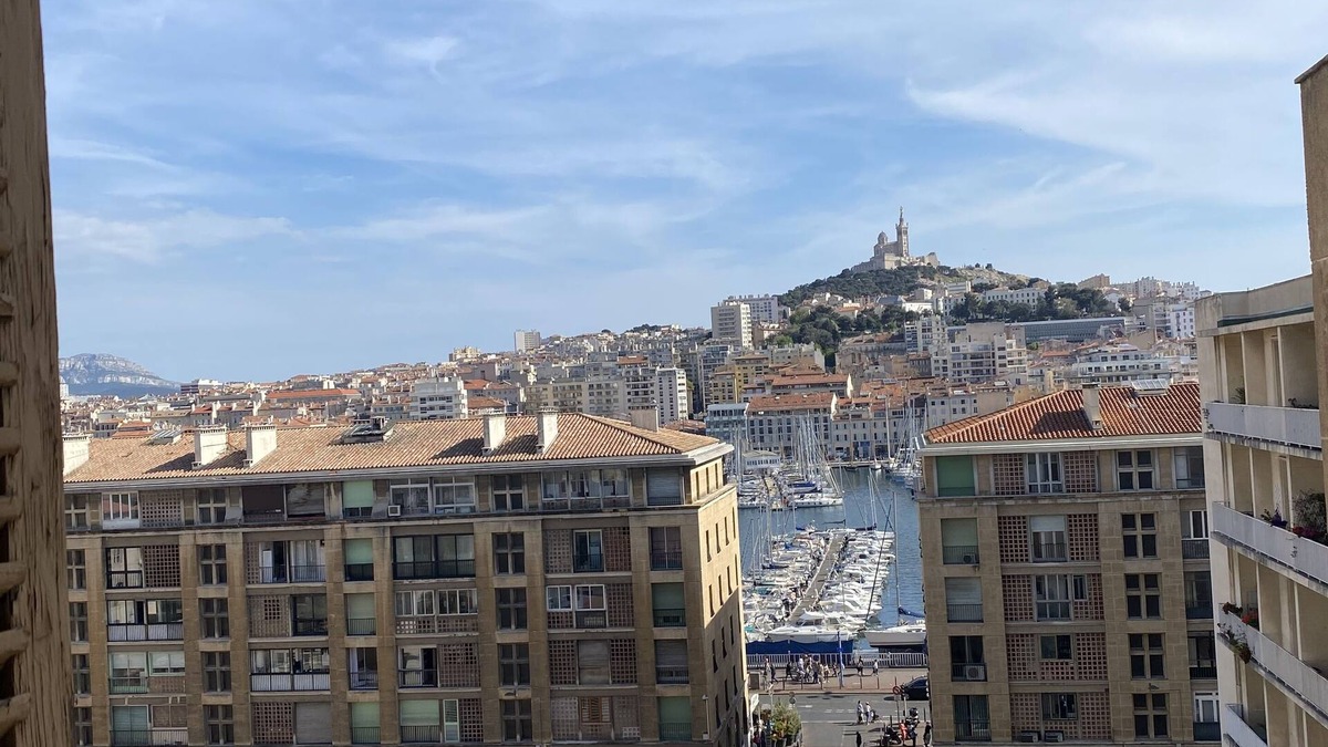 Hotel-de-Ville Apartment | nSplendid view of Notre Dame de la Garde and the Old Port