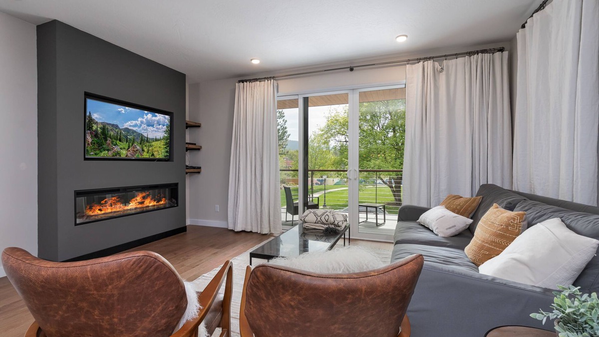 Heart of Missoula House | nTownhome with Stunning Views & Modern Finishes