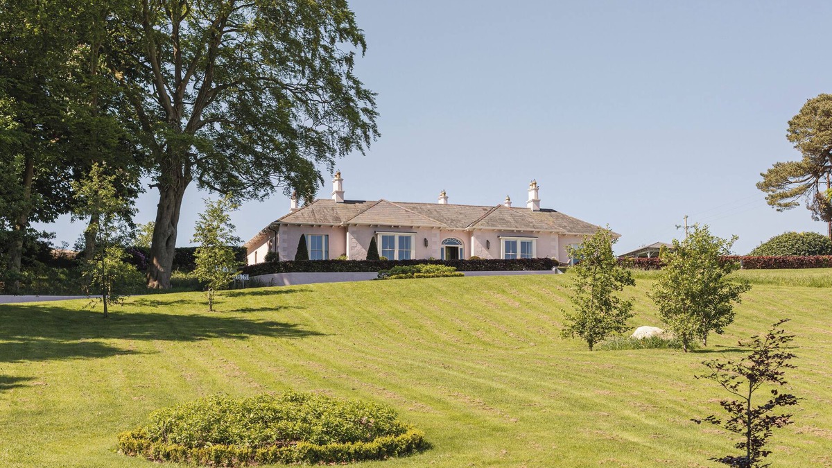 Omeath Cabin | Nucella Lodge and Coach House: A Charming Irish Retreat with Tranquility Ireland