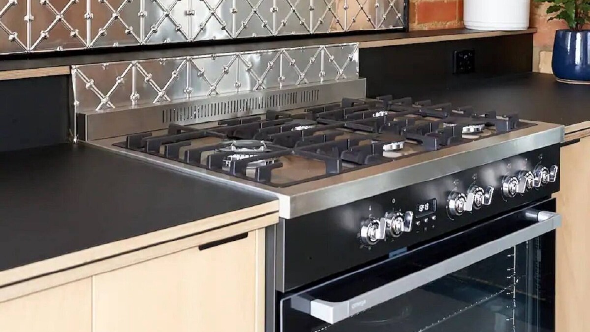 Lancefield House | NudgeNudgeWinkWink (Suits Up To Three Couples)
