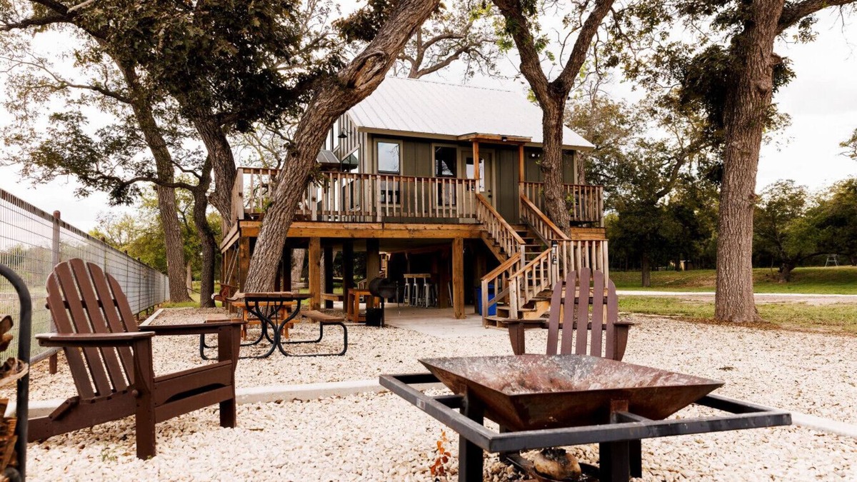 Uvalde Cabin | Nueces Riverfront Treehouse
