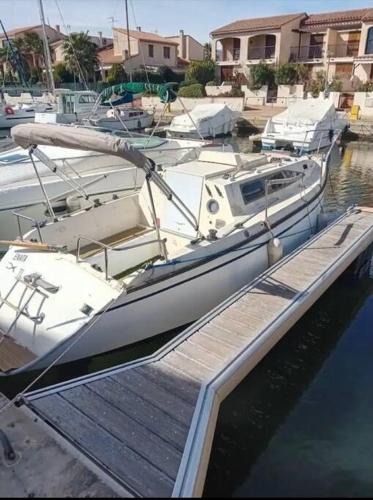 Saint-Cyprien Plage Boat Rental | Nuit insolite sur un voilier