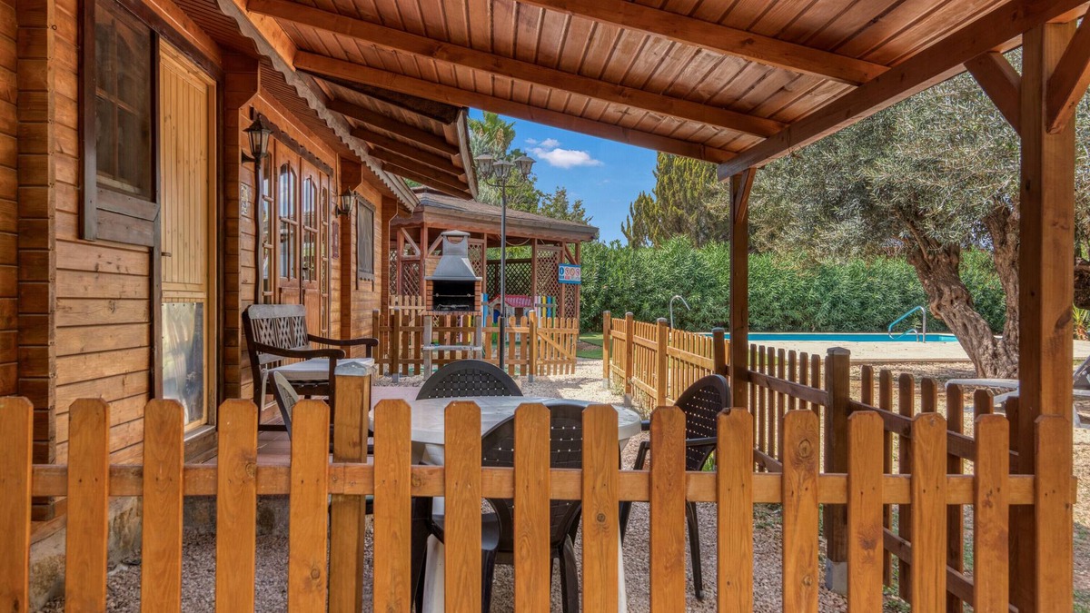 Benicolet Apartment | Null 'Entre Viejos Olivos 10' with Mountain View, Shared Pool and Air Conditioning