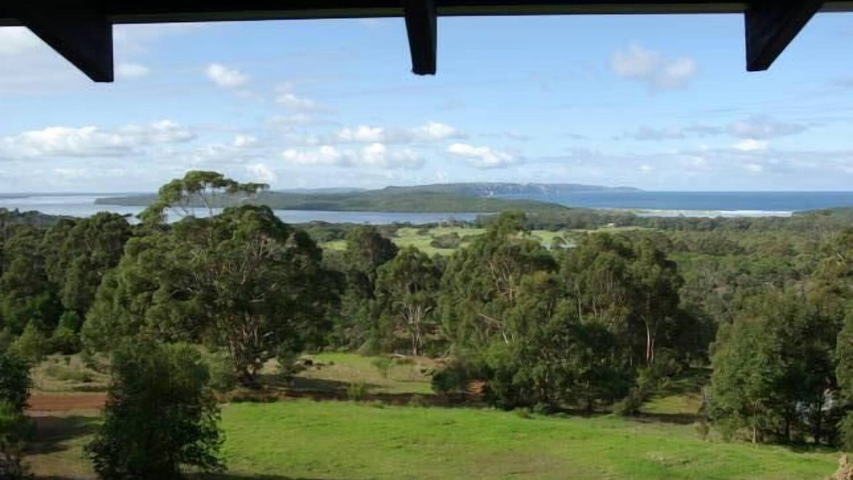 Ocean Beach House | 'Nullaki Dreaming' - Eco Forest Retreat with Panoramic Ocean and Inlet Views