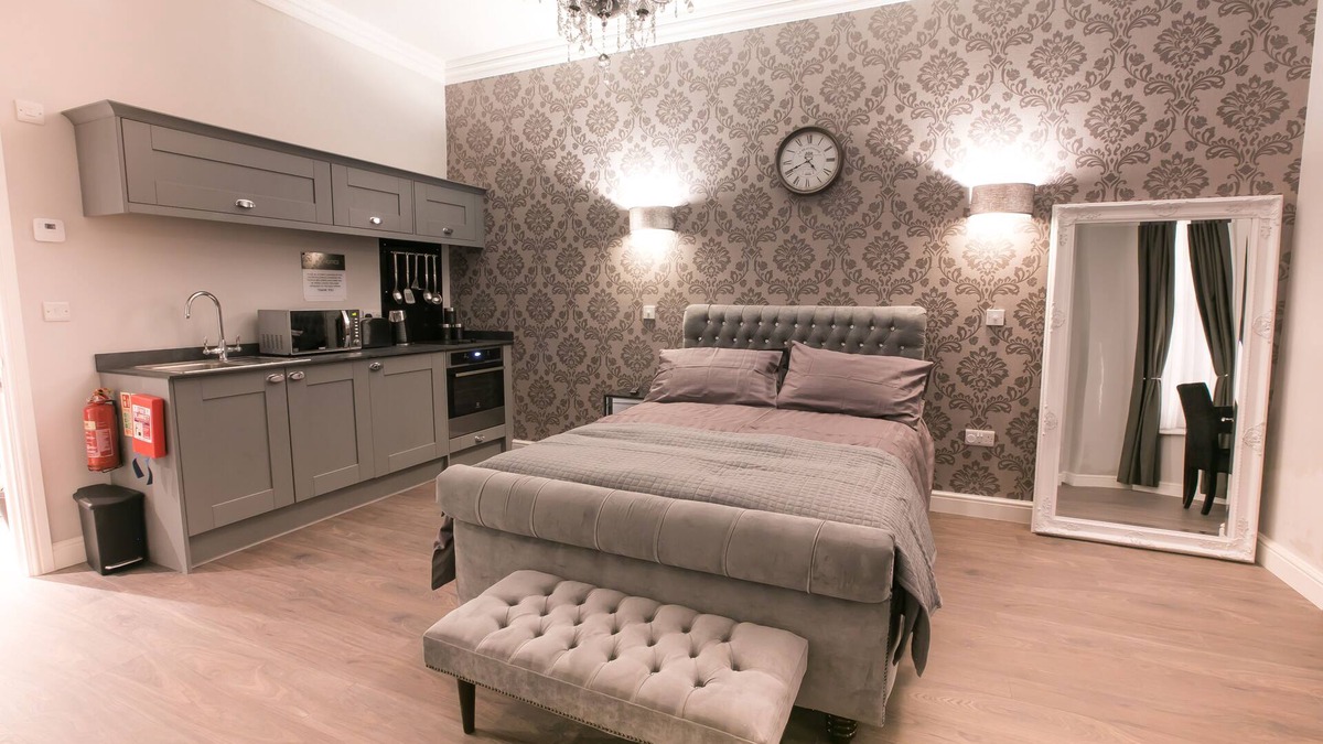 Wymondham Apartment | Number 10 The Abbey - Wymondham Abbey Apartment