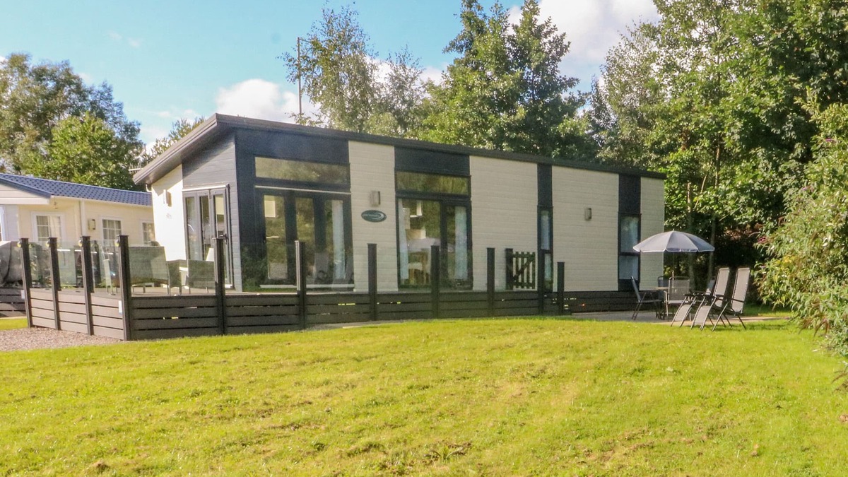 Yealand Conyers Cottage | NUMBER 15, pet friendly, character holiday cottage in Carnforth
