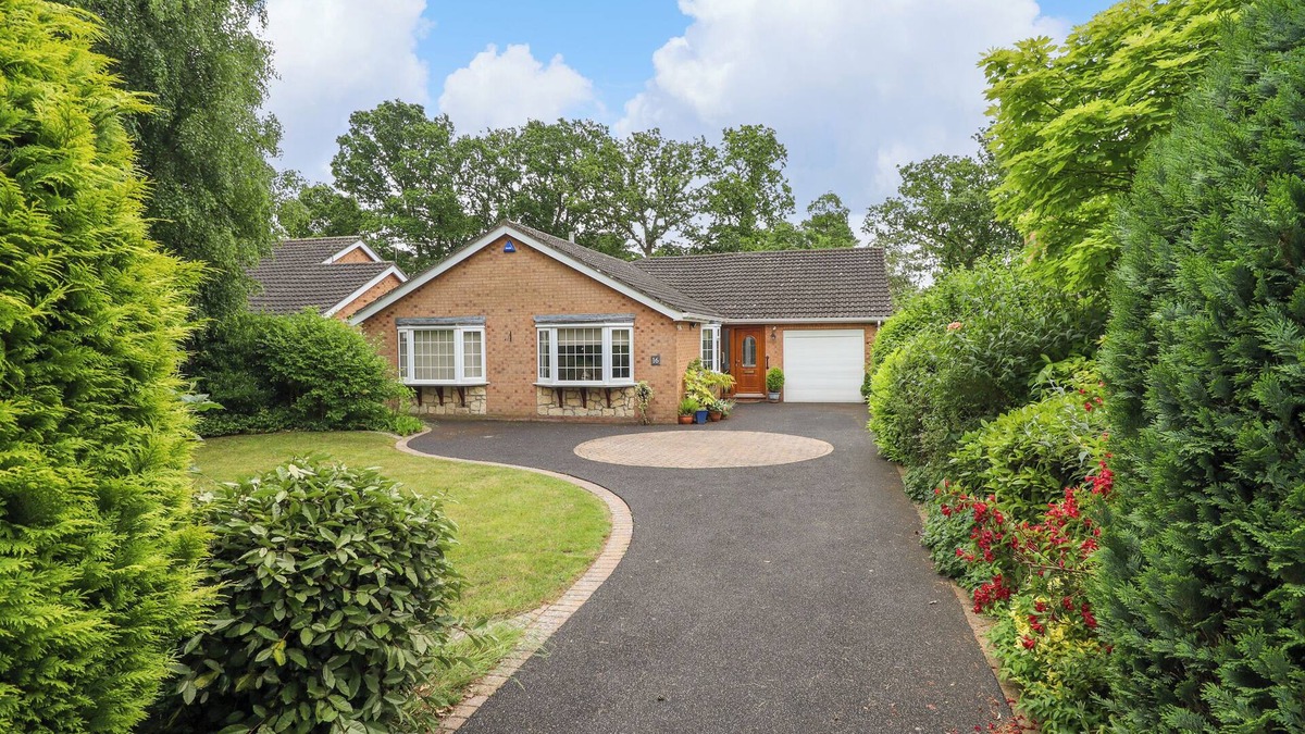 Woodhall Spa Cottage | NUMBER 16, with a garden in Woodhall Spa