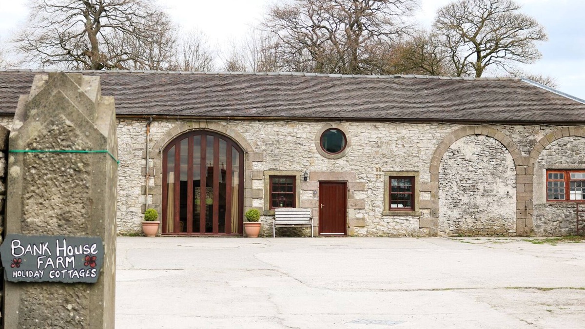 Newton Grange Cottage | NUMBER 4, family friendly, character holiday cottage in Biggin