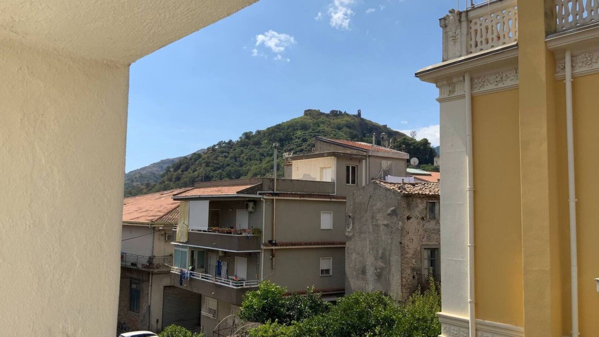 Francavilla di Sicilia Apartment | Number 5 vacation home between Taormina and Mount Etna