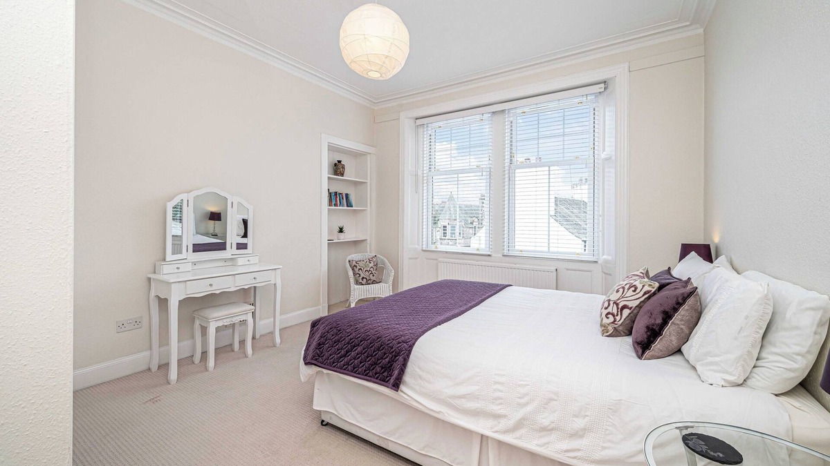 Aberdour Apartment | Number Two Aberdour - Pretty Village nr Edinburgh