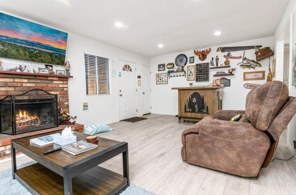 Big Bear Lake House | Nunu's Cabin - Beautiful cabin, close to ski resorts and town, Hot Tub and Board Games!
