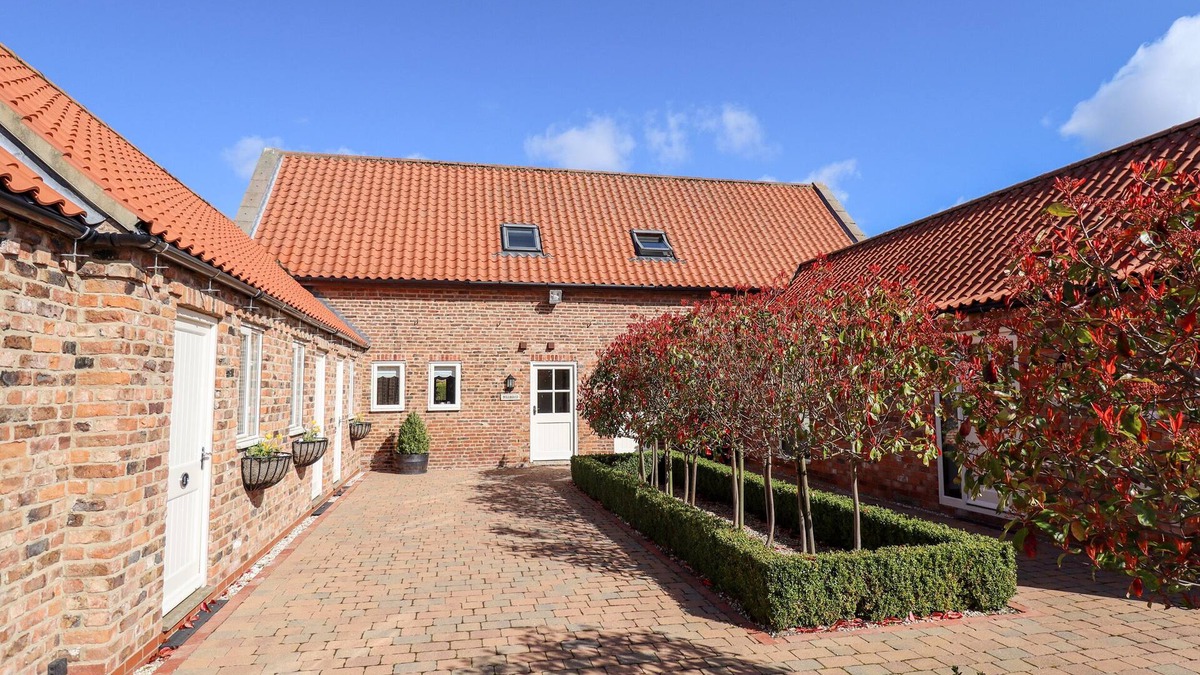 North Somercotes Cottage | NURSERY COTTAGE, pet friendly, with a garden in North Somercotes