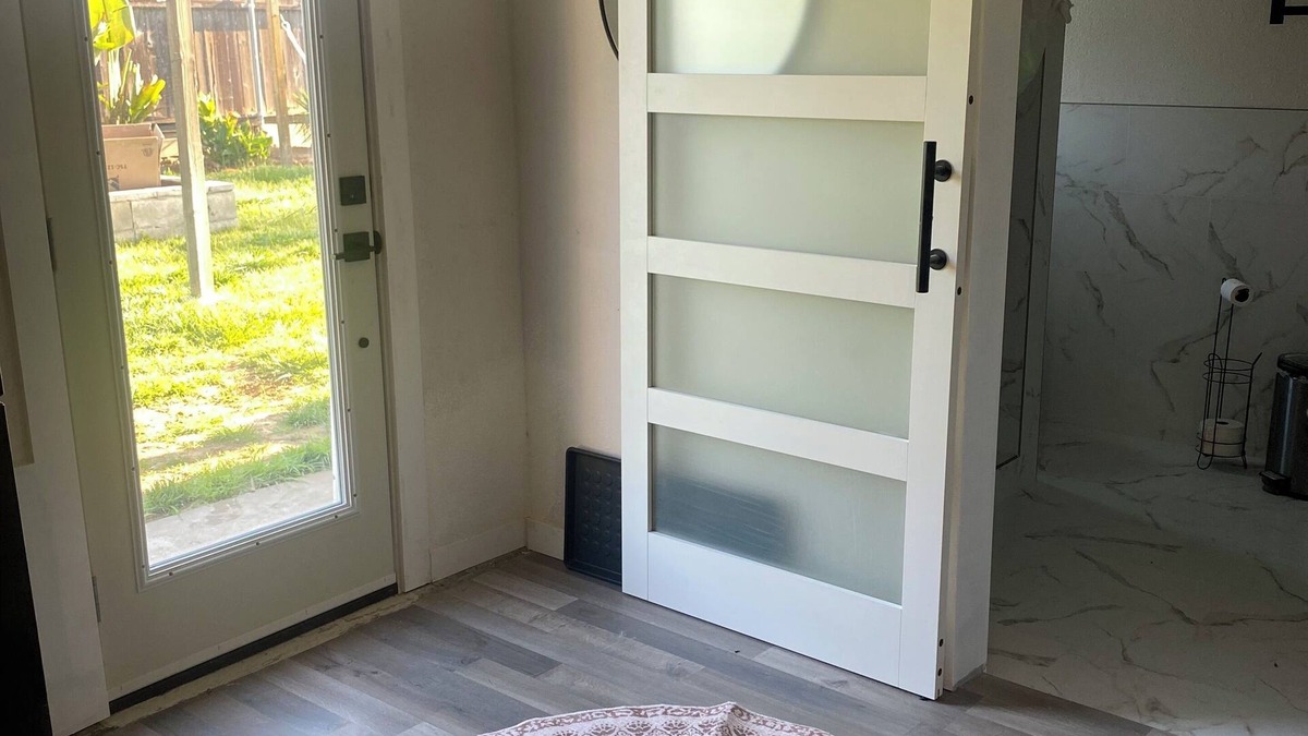 Parkway-South Sacramento Cottage | Nurture, Nature in The Garden Flat 1-bedroom detached home with AC