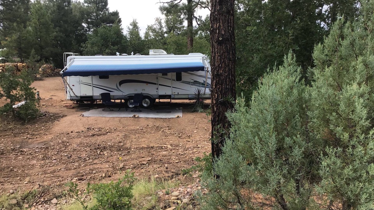 Clay Springs House | Nuviews Glamp Camping.