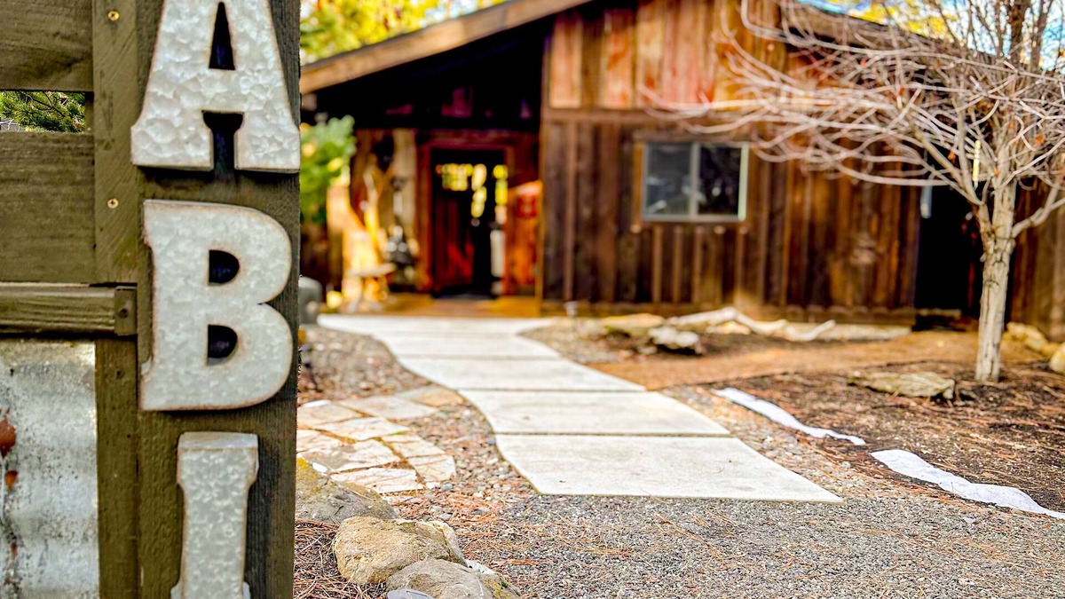 Southern Crossing House | NW Modern, River, Old Mill near Downtown